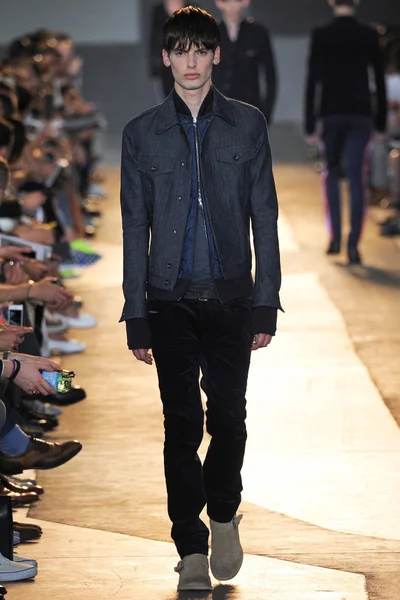 Look 3